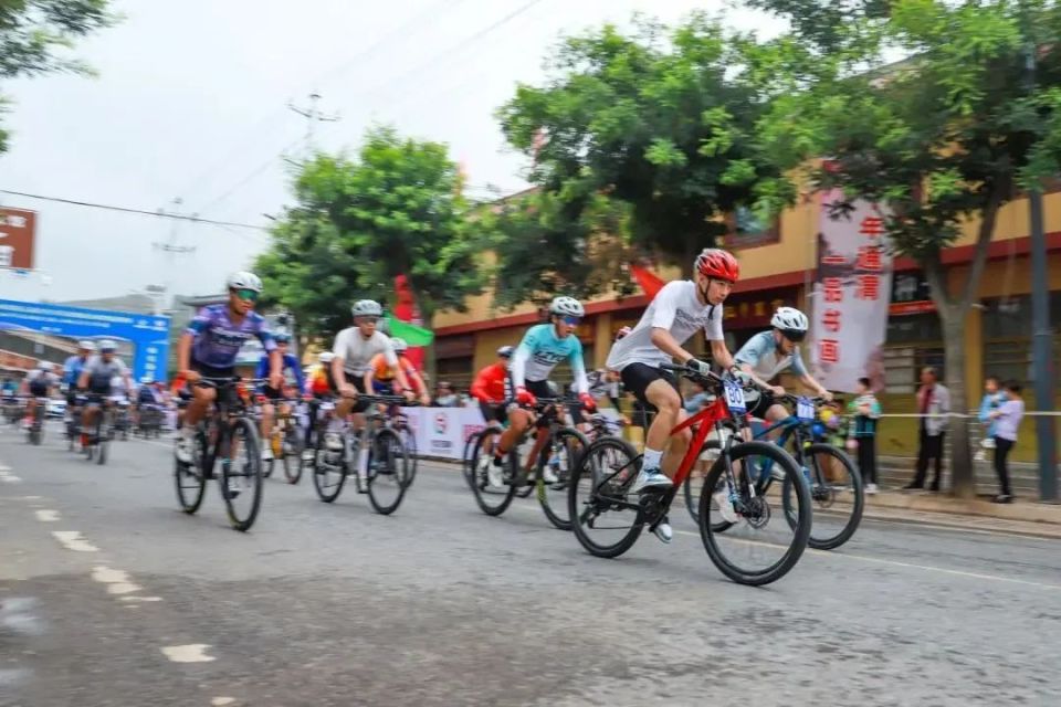 src, 李怀军, 队长张国林