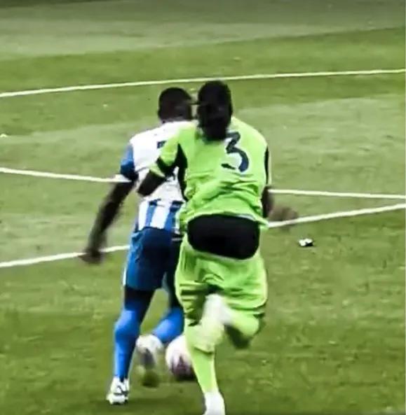 人忍俊不禁, 个笑脸表情 人忍俊不禁, 个笑脸表情